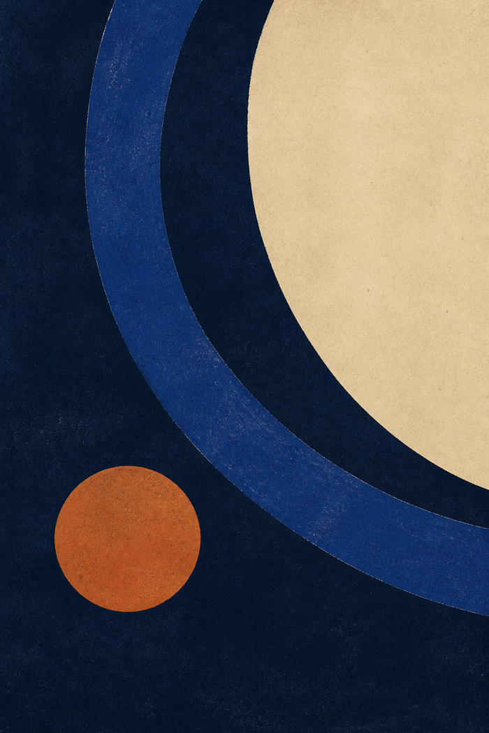 Orbit Study, lámina abstracta vertical en azul índigo y tonos minerales